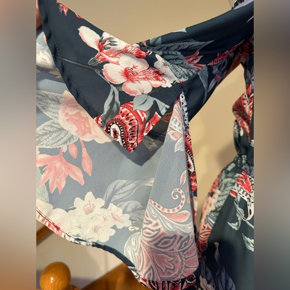 Cherish Blues Pinks Floral Print Short Romper Bell Sleeves Cold Shoulder… - Picture 7 of 12